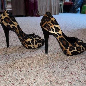 Jessica Simpson peep-toe platform high heel animal print shoes. SZ 7